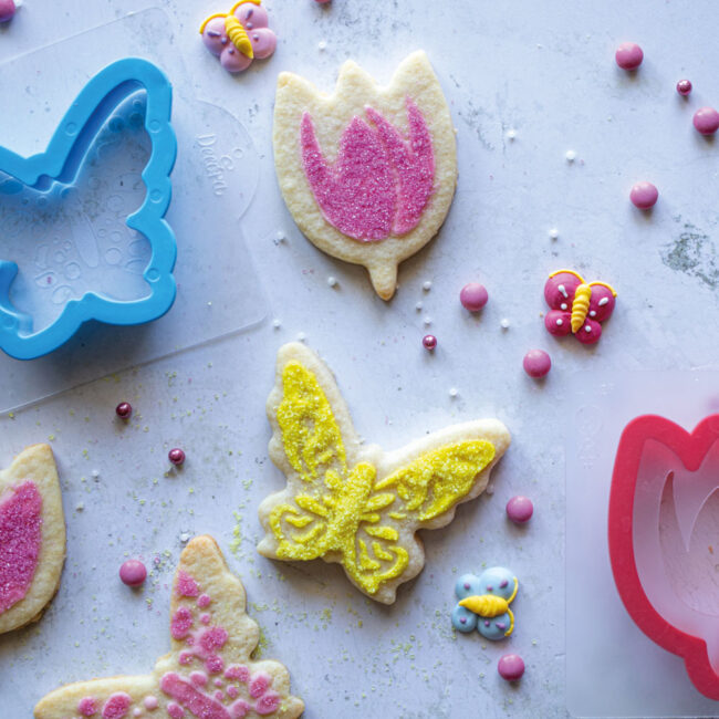 SET OF 2 COOKIE CUTTERS AND 4 STENCILS IT'S SPRING - Image 3