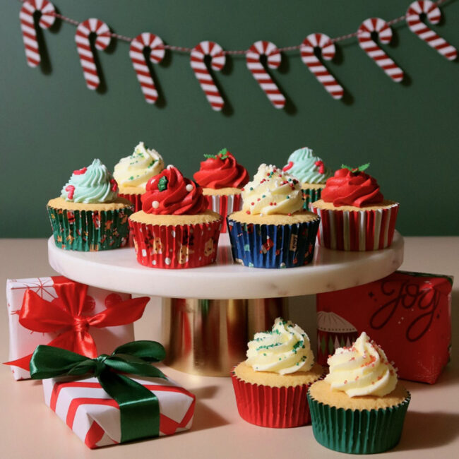 CHRISTMAS SANTA MIX FOIL -LINED CUPCAKE CASES 100PCS - Image 3