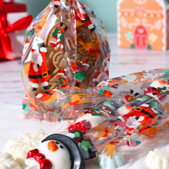 CHRISTMAS SANTA'S WORKSHOP PLASTIC TREAT BAGS 20PCS - Image 4