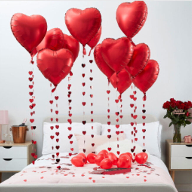 ROMANTIC DECORATION KIT - BALLOONS AND PETALS