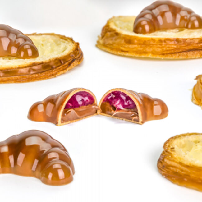 PRALINE CROISSANT BPA FREE MOULD 45X31.5X15.5MM - Image 4