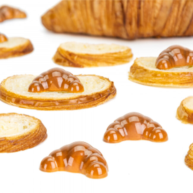 PRALINE CROISSANT BPA FREE MOULD 45X31.5X15.5MM - Image 3
