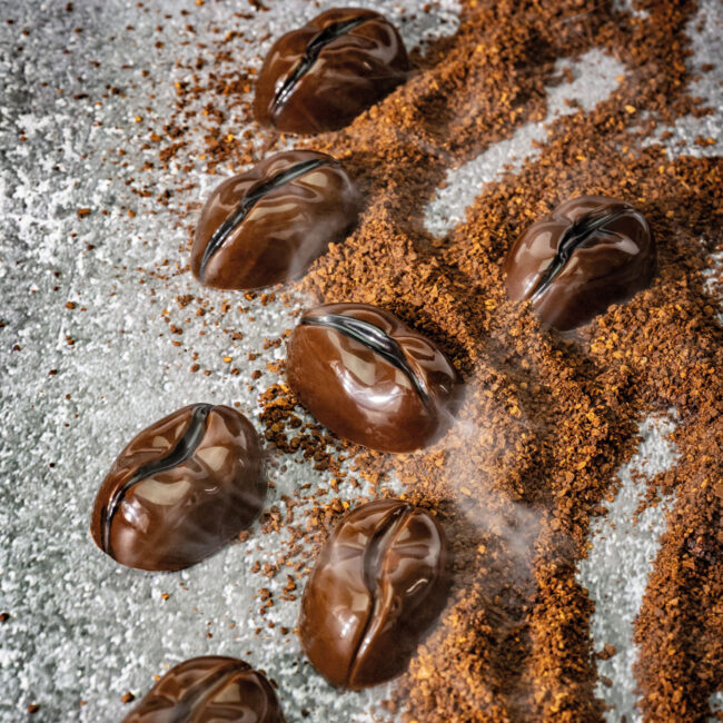 PRALINE CAFFEE BEAN PPOLYCARBONATE MOULD 38X25X14MM - Image 4