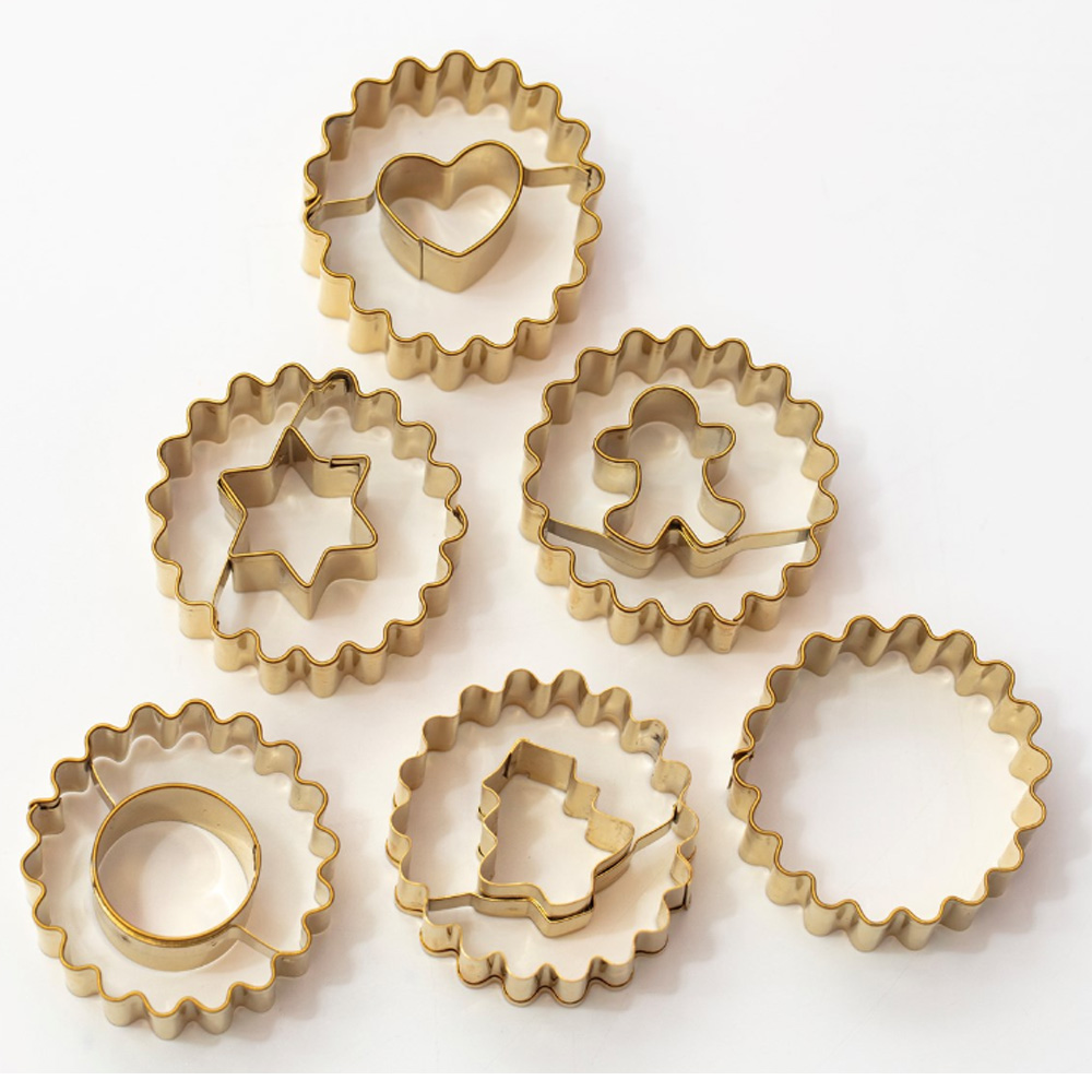 SET OF 6 CHRISTMAS COOKIE CUTTER STAR,GINGERB,TREE, CIRCLE, PLAIN