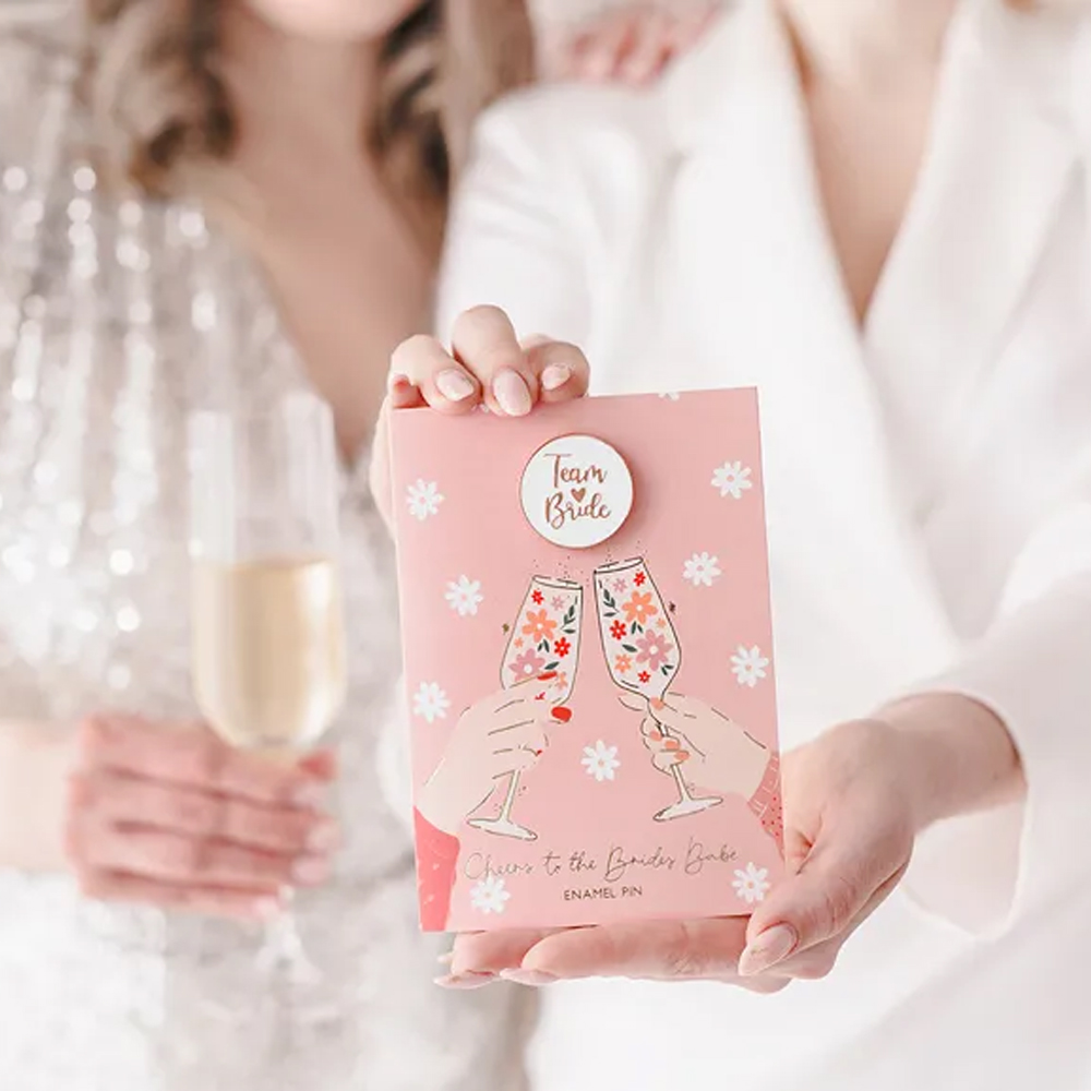 CARD WITH ENAMEL PIN BRIDE TEAM 10.5X15CM - Image 2