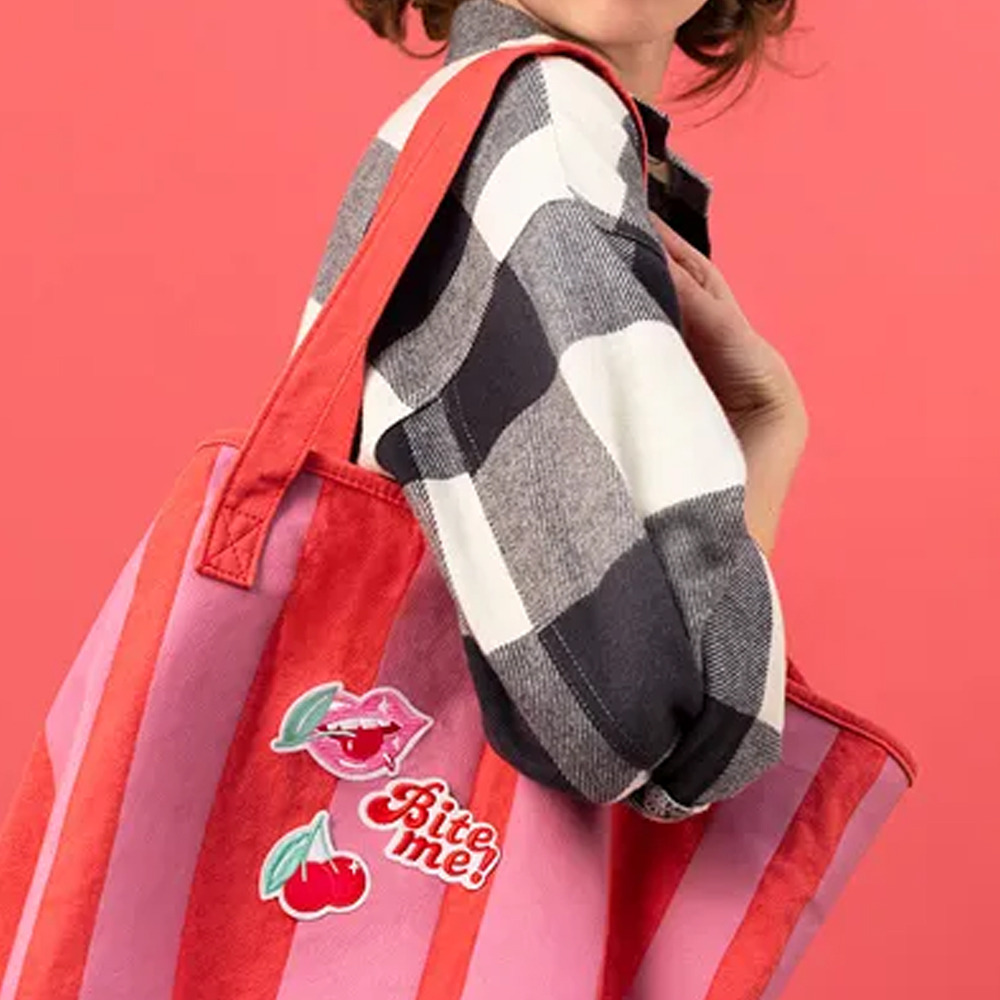 IRON ON PATCHES BITE ME MIX 4-4.5X4.5-7CM 3PCS - Image 3